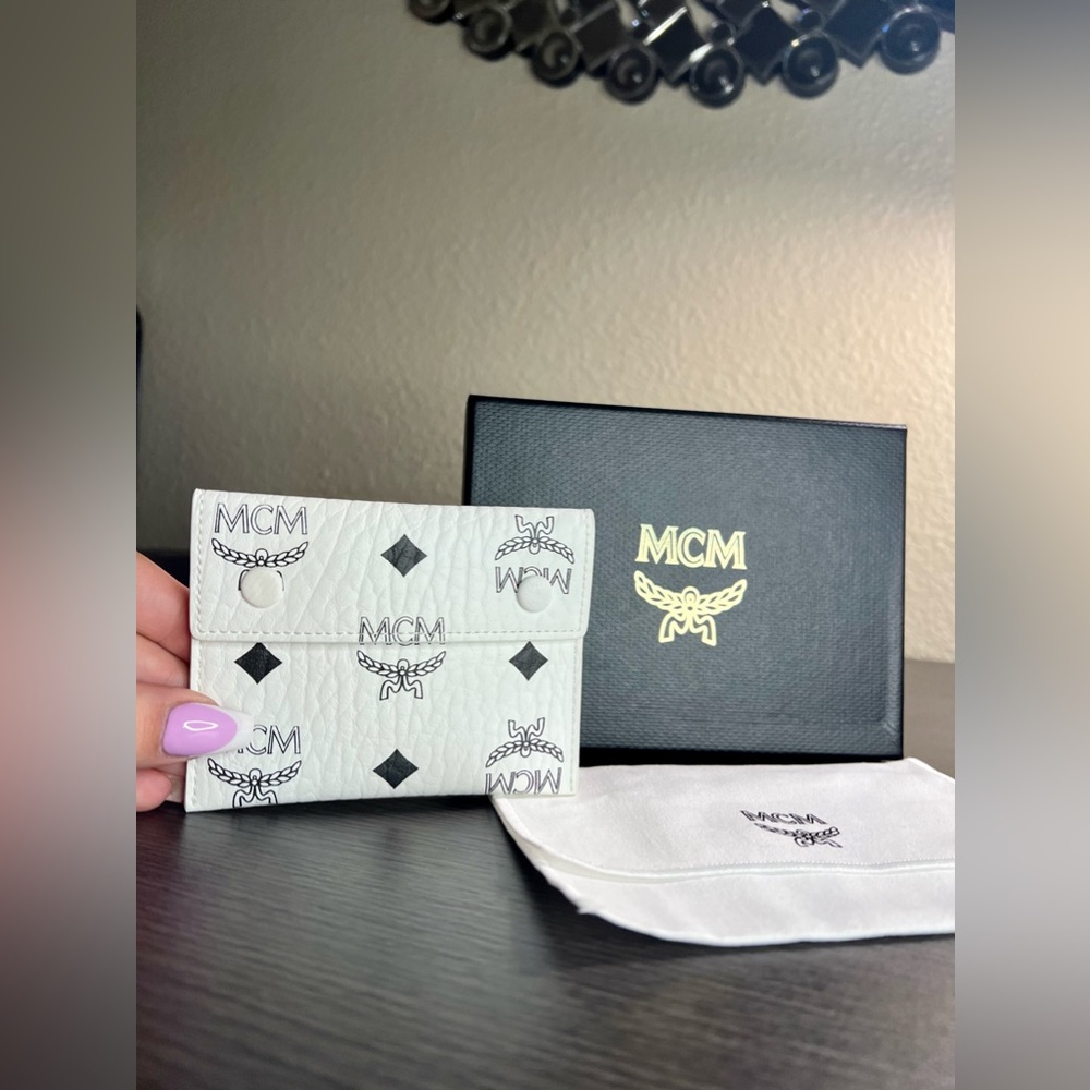 MCM WHITE VISETOS CARD HOLDER